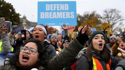 Nueve años después, DACA sigue incierto en medio de promesas de reforma migratoria