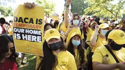 Qué va a pasar con DACA y los 'dreamers' después de que el programa volviera a ser declarado ilegal por un juez