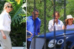 JLo habría visitado una mansión en Beverly Hills.