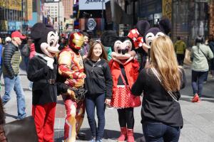 La Ciudad vs. Personajes de Times Square 