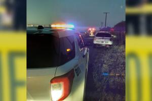 Al llegar al sitio, los oficiales encontraron a la víctima de 81 años con marcas de cuchillo en el rostro.