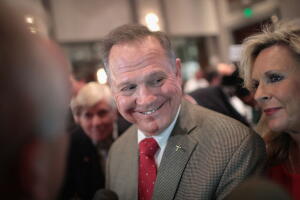 Para muchos observadores, la candidatura de Moore está cuesta arriba tras el reportaje publicado por The Washington Post.
