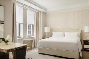 Habitación Junior Suite del renovado Waldorf Astoria New York