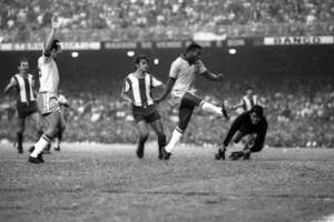 El balón con el que pelé calificó a Brasil al Mundial de México se lo quedó el 'Pachanga' Mendoza