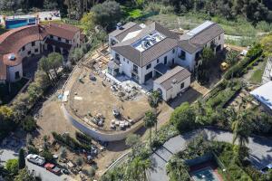 EXC Justin & Hailey Bieber mansion in LA