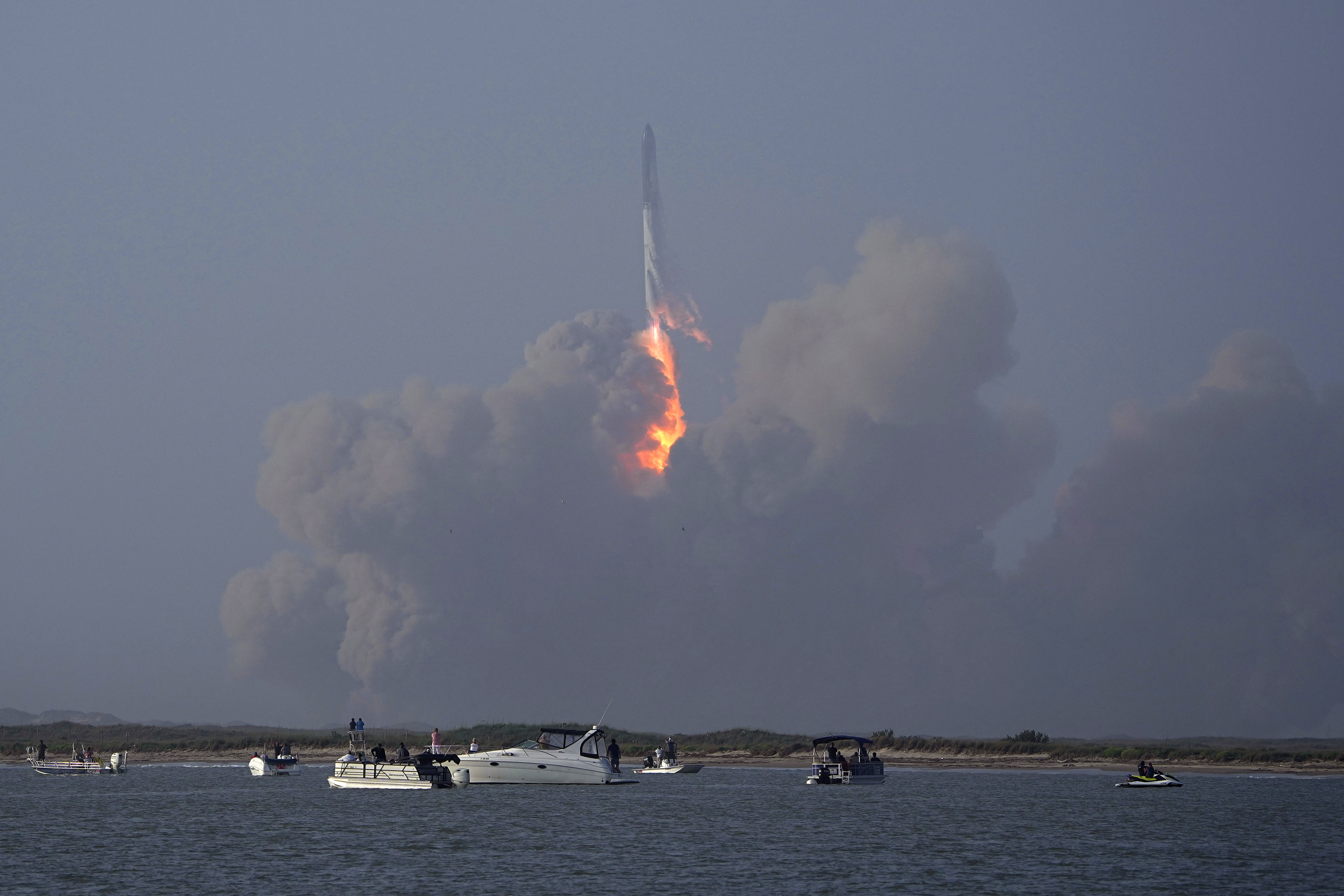 explosión de apolo en la plataforma de lanzamiento