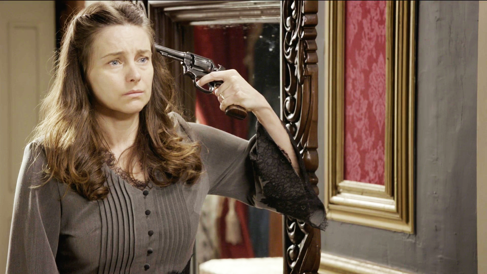 Conoce La Historia De El Hotel De Los Secretos Novelas El Hotel De Los Secretos Univision