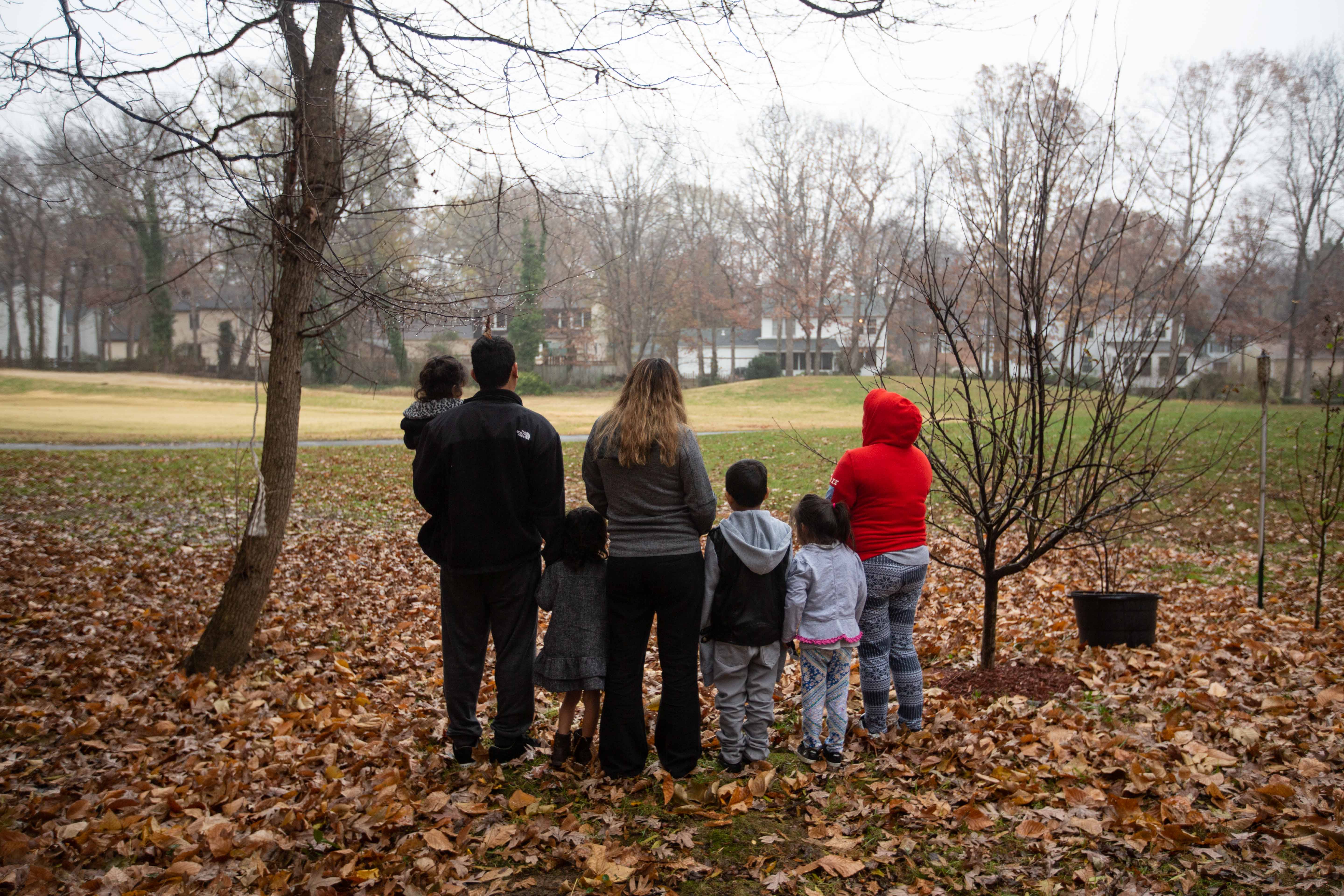 10 members of the same Central American family sought asylum in the U.S(02)