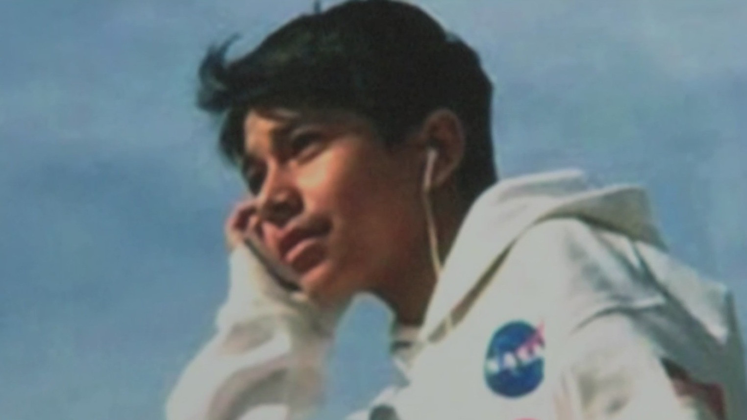 Familia llega a millonario acuerdo con distrito escolar por caso de