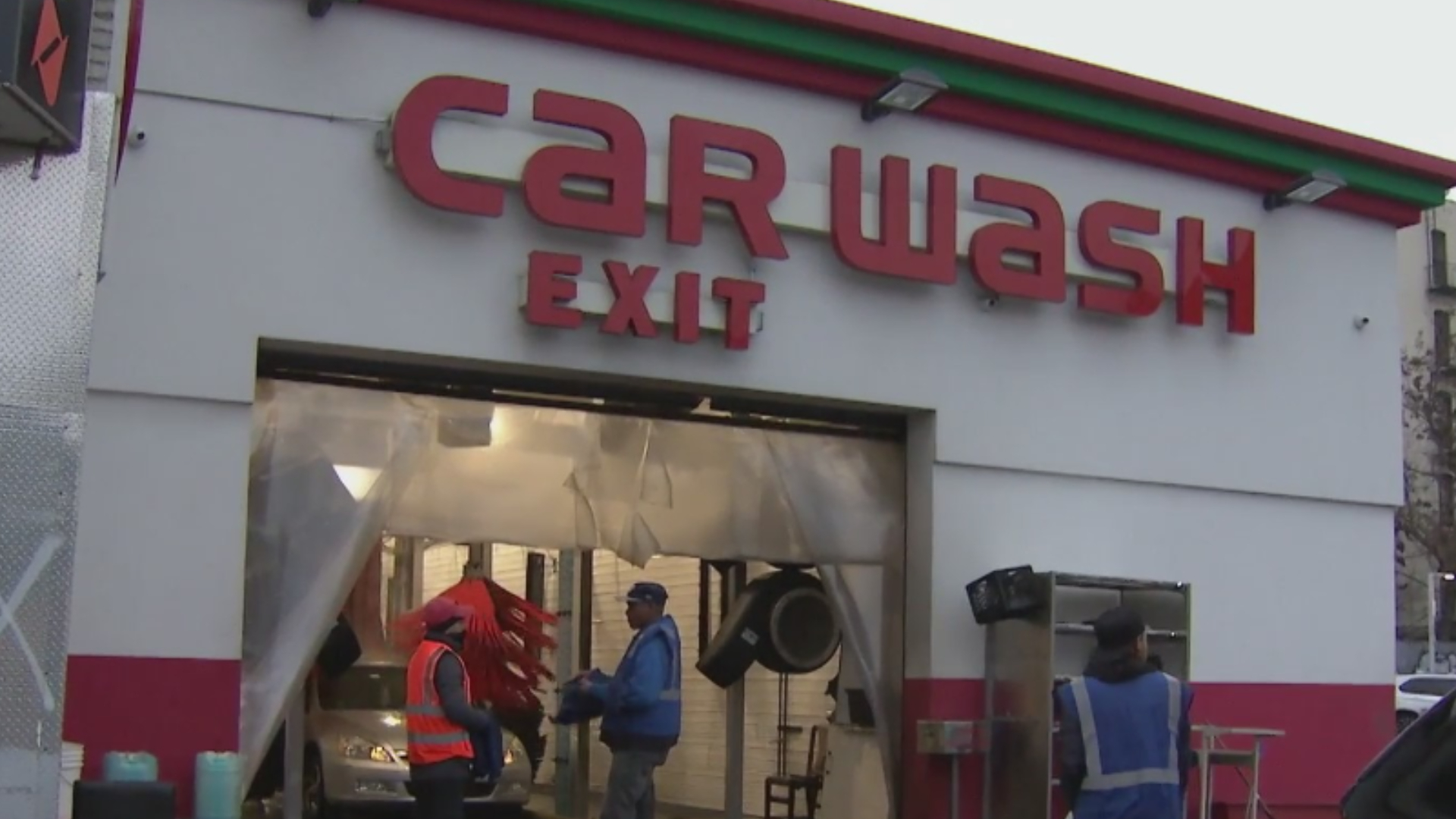 Atropellan mortalmente a empleado de un car wash en El Bronx mientras secaba un auto y esto se