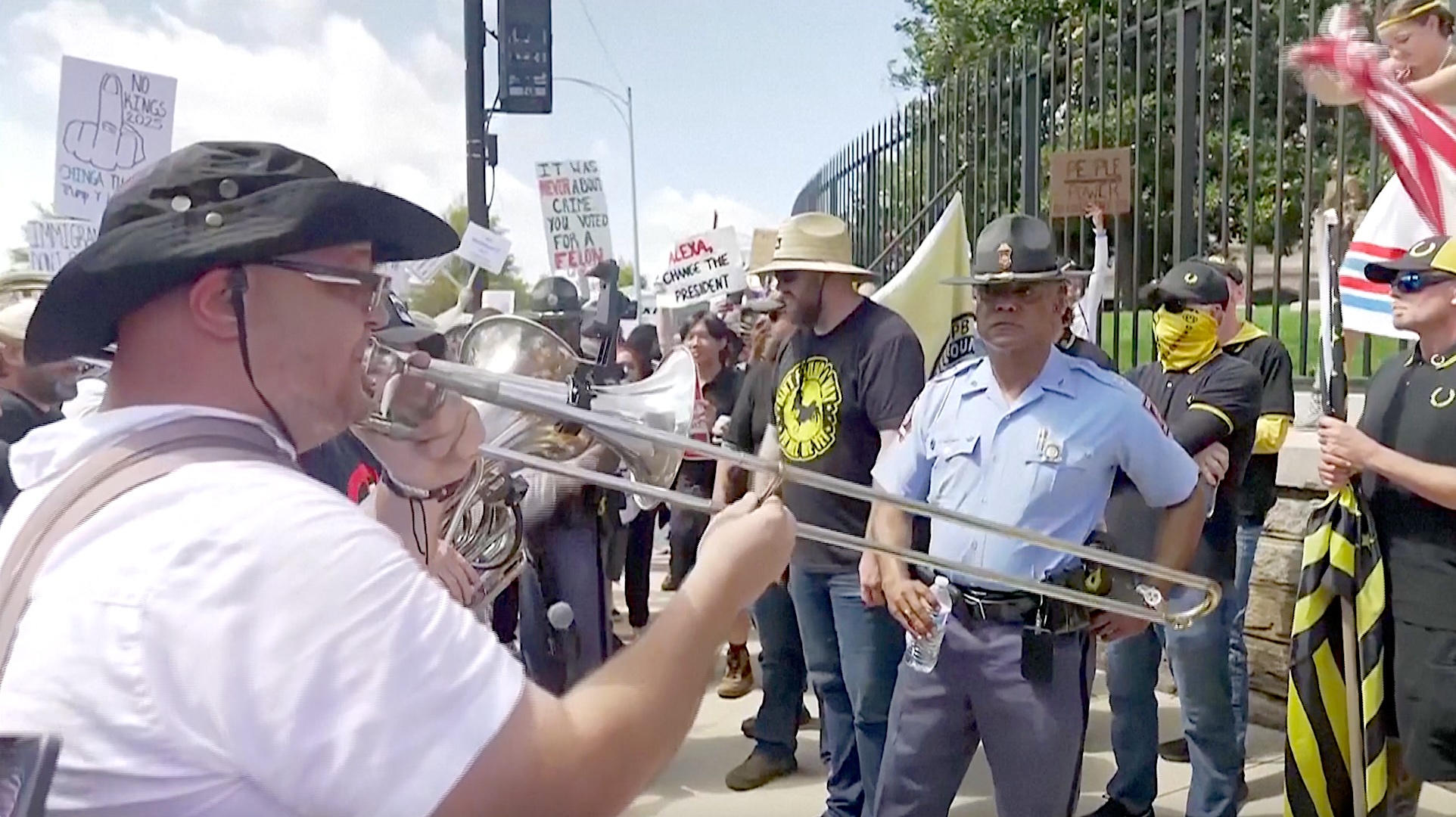 ‘No Kings’ en Atlanta: Miembros de Proud Boys aparecen en la ...