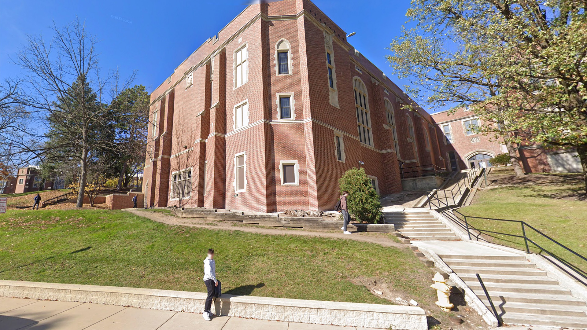 Reportan amenaza de bomba en la preparatoria Glenbard West High School
