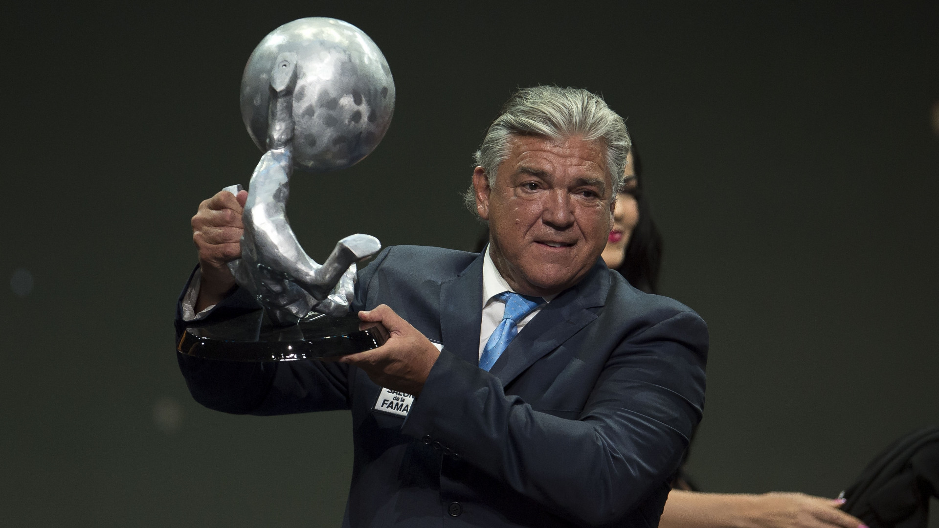 Acusan a Héctor Miguel Zelada de amenazas desde su propia cuenta de