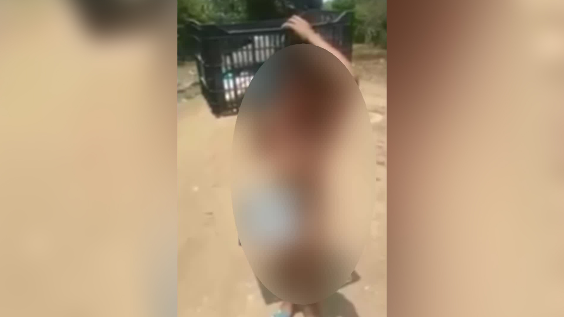 Su madrastra lo maltrataba captan en video a ni o caminando sin ropa como castigo