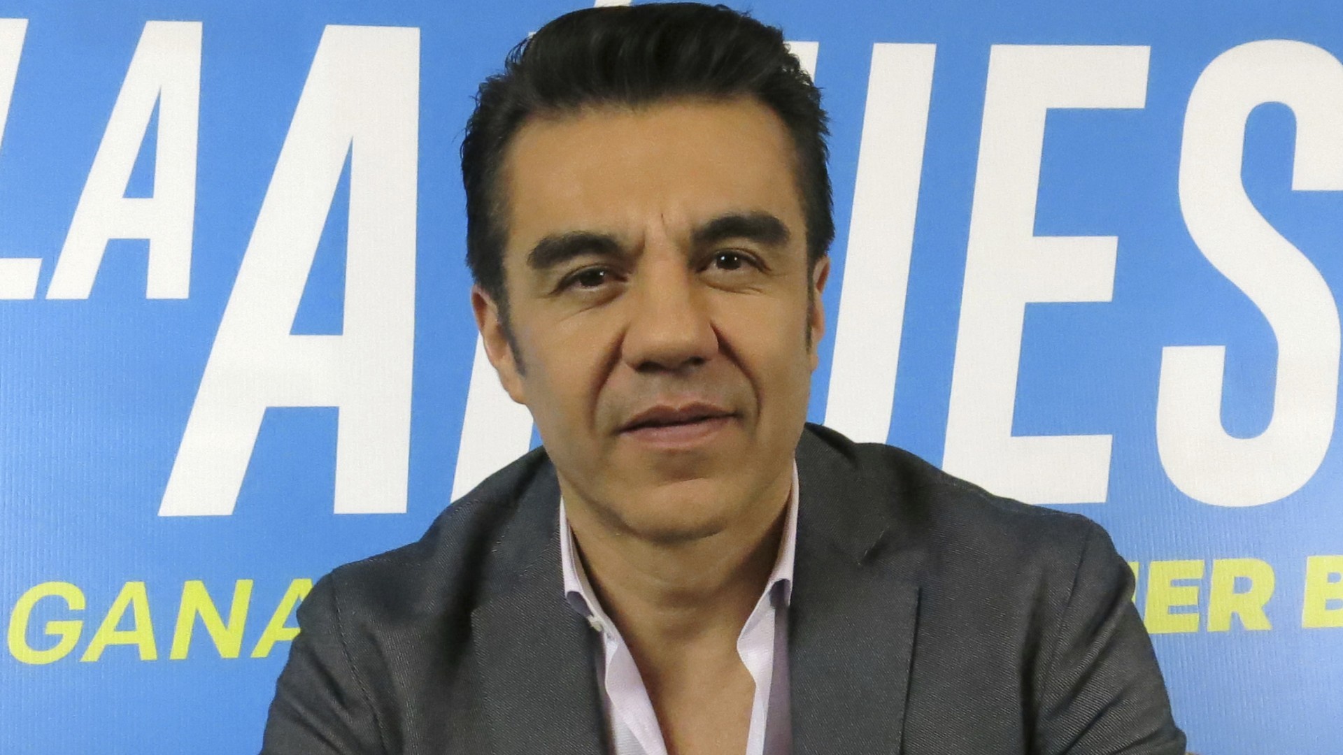 Adrián Uribe vuelve a los escenarios tras estar al borde de la muerte por un problema de salud