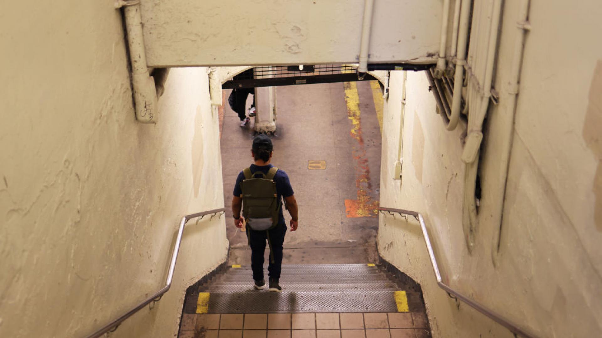 Menos de la mitad de los usuarios aprueban el servicio del metro en la