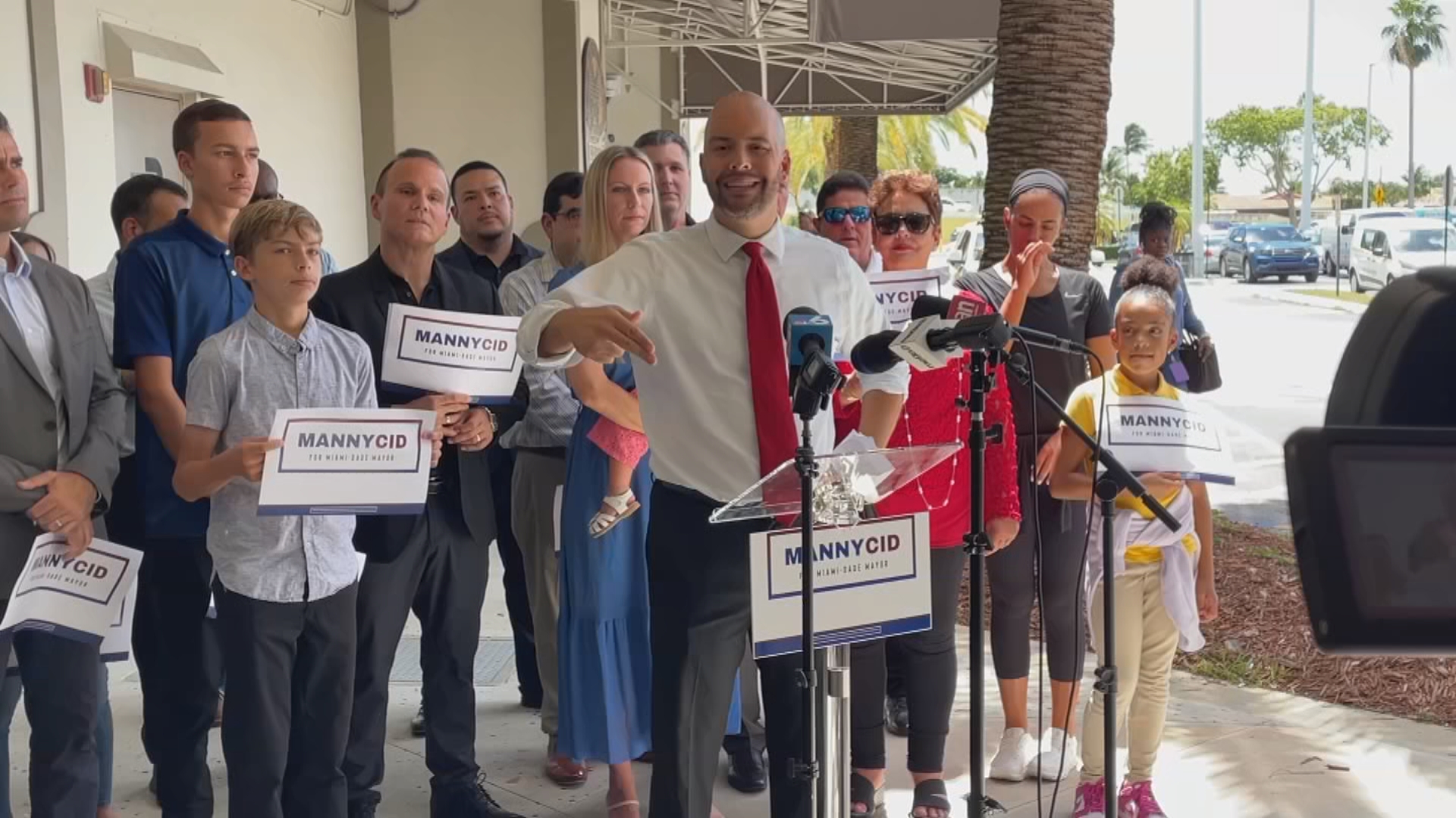 Alcalde de Miami Lakes Manny Cid anuncia su candidatura para la