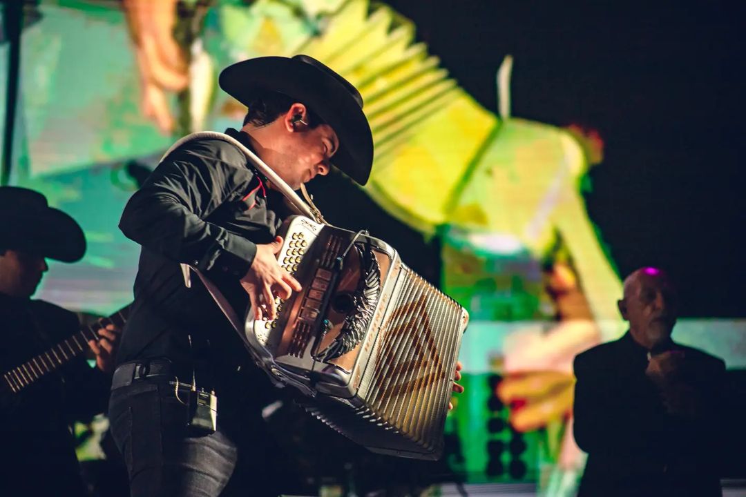 Alfredo Olivas estas son las canciones de su disco 'Alfa & Omega