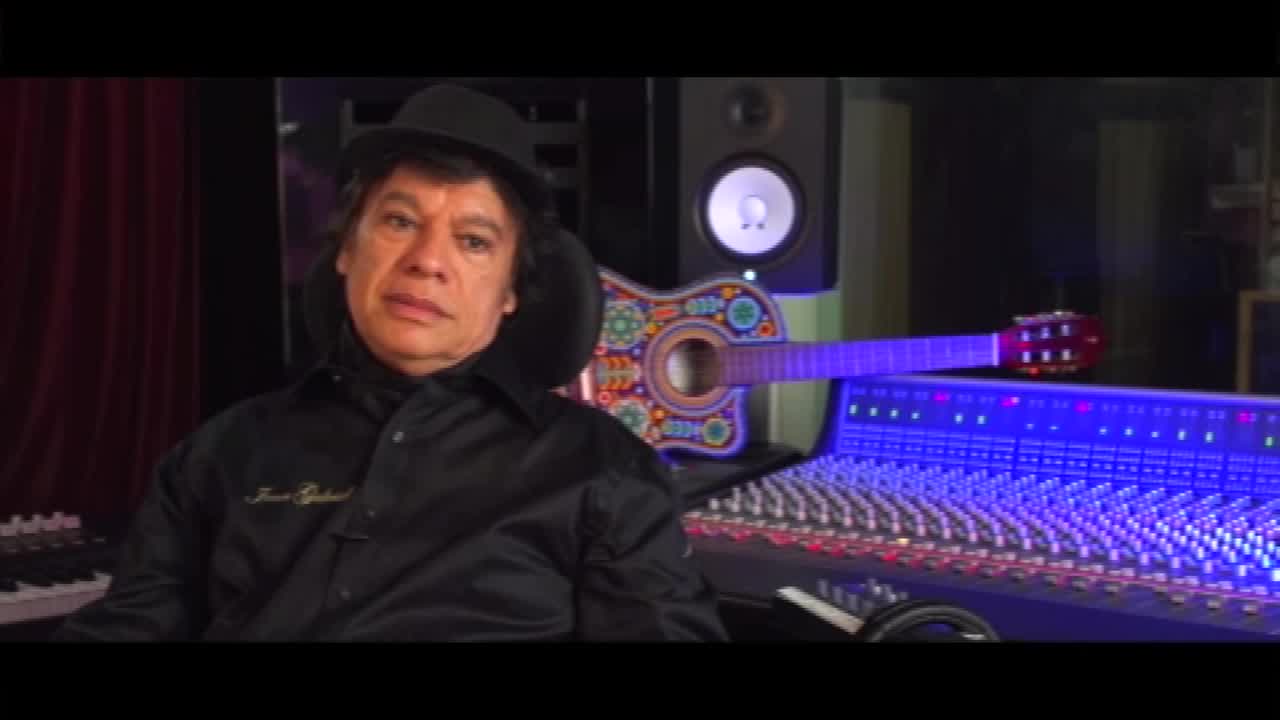 Juan Gabriel entrevista a Alberto Aguilera: las preguntas y respuestas  artista se hizo a sí mismo | Juan Gabriel | Estaciones de Radio Música |  Univision