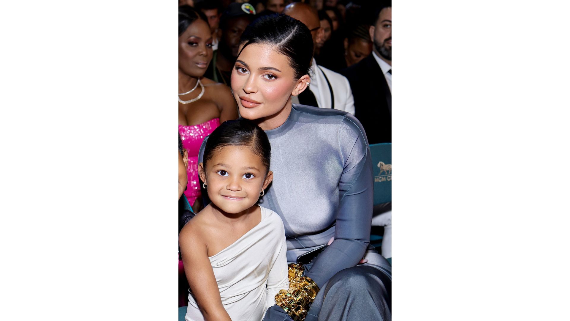 Como Se Llama La Hija De Kylie Jenner Kylie Jenner hizo una broma con el nombre de su hija Stormi: la llamó 'la  tormenta' en una foto | Famosos | Univision
