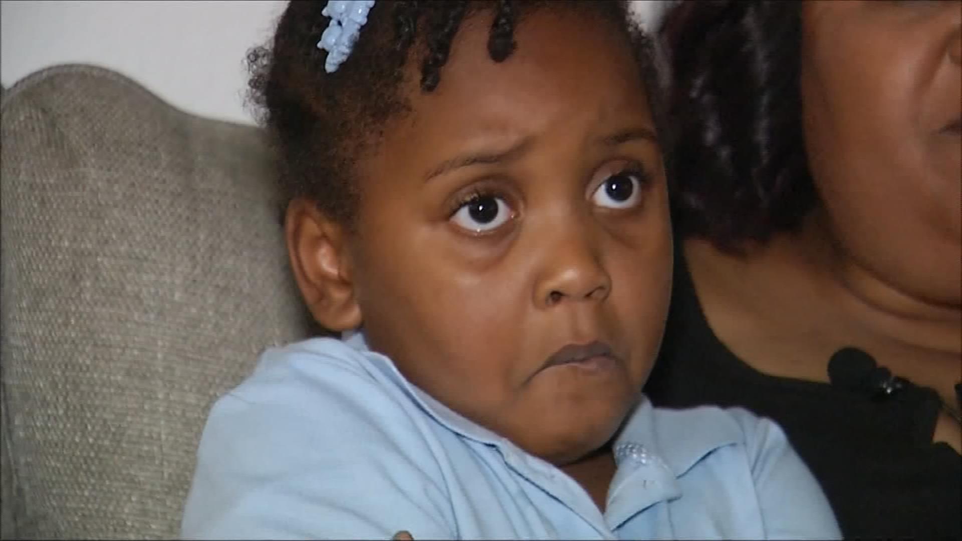 Niña afroestadounidense de 6 años es esposada y detenida por una ...