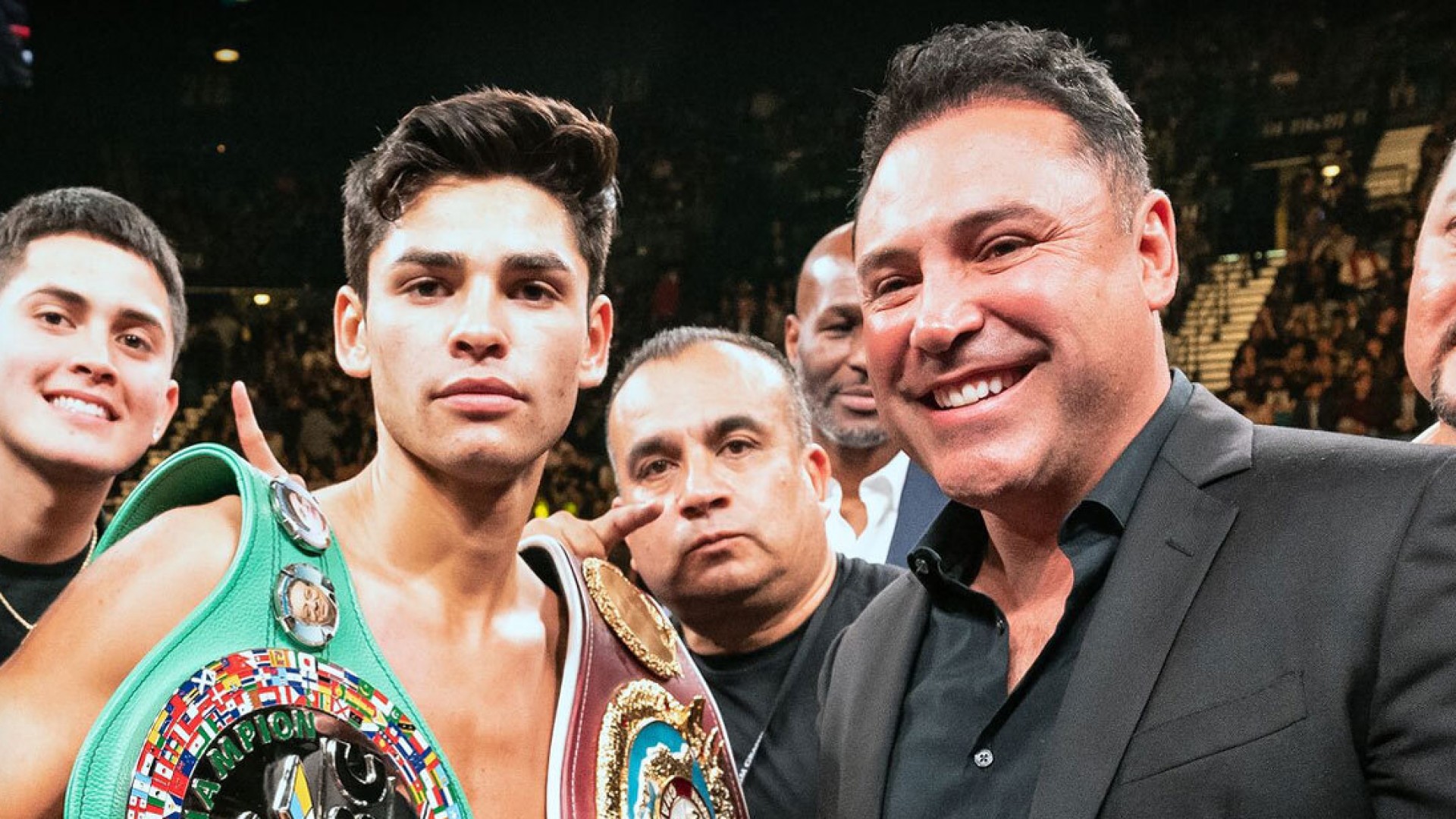 Óscar de la Hoya piensa que le quieren robar a su estrella Ryan García
