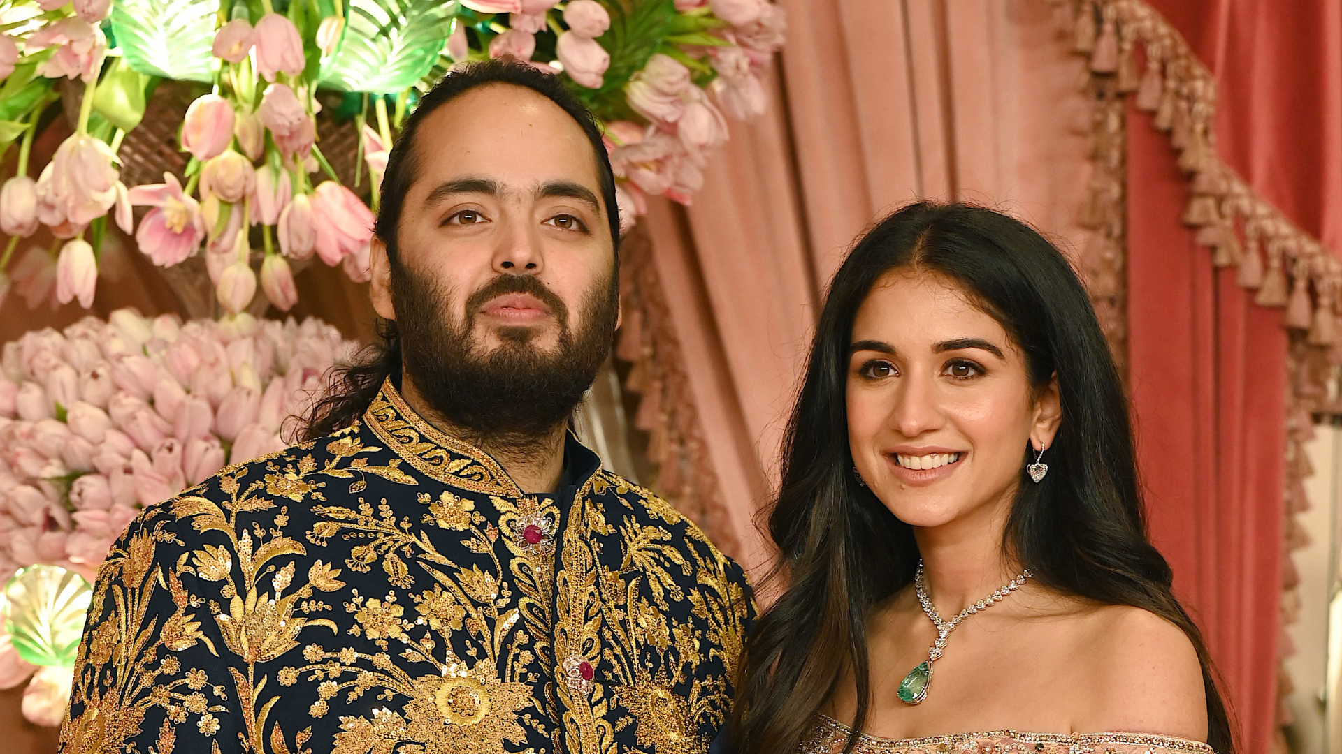 La boda de Anant Ambani y Radhika Merchant en India fue la más cara del  mundo? Esto costó en total | Entretenimiento Cultura Pop | Univision, image size:1920x1080